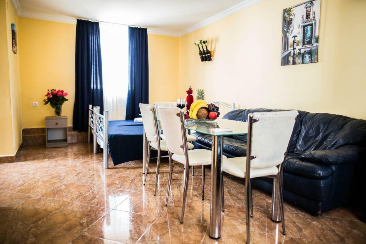 Central Apart-Hotel Batumi Kültér fotó